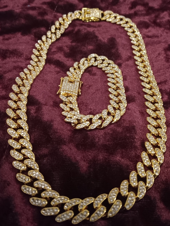 n/a Jewelry - Necklace set w bracelet diamonds simulated